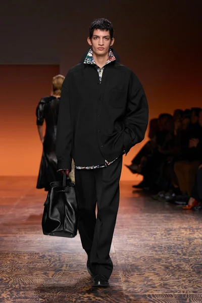Look 30